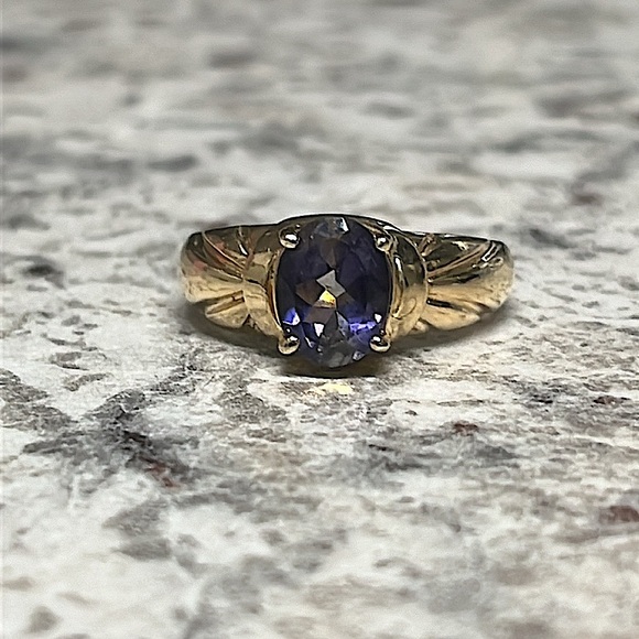 10k Yellow Gold Estate Deep Violet Oval Solitaire Amethyst Textured Band Ring - Picture 3 of 15